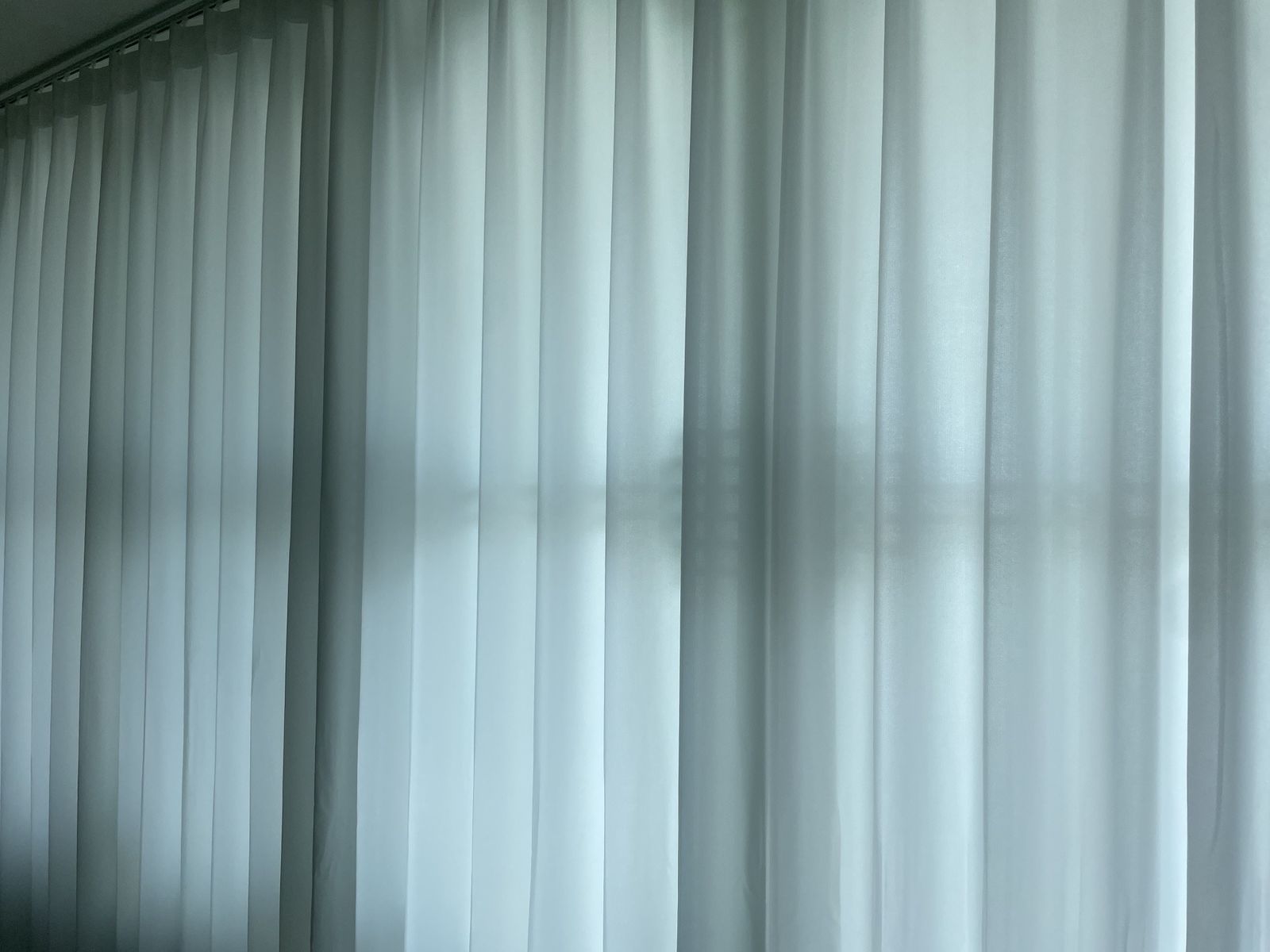 거실 쉬폰 커튼 시공 사진